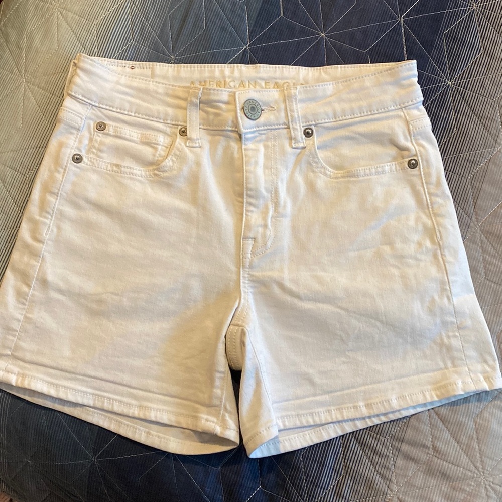 American Eagle white Super Stretch High Rise Shortie shorts 4.5” inseam.